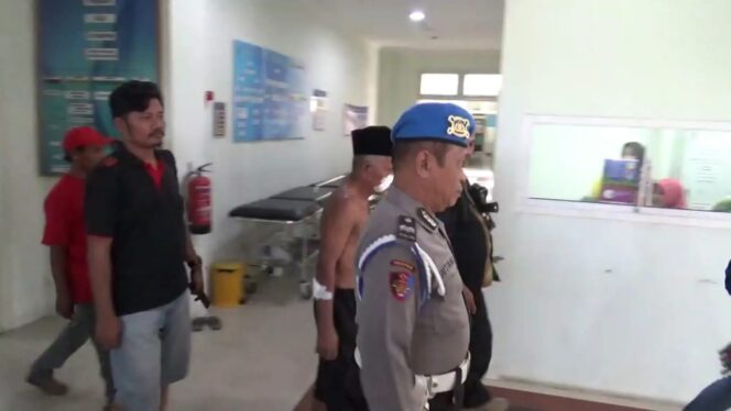 
Ustaz di Pasuruan Dibacok Tetangganya hingga Bersimbah Darah