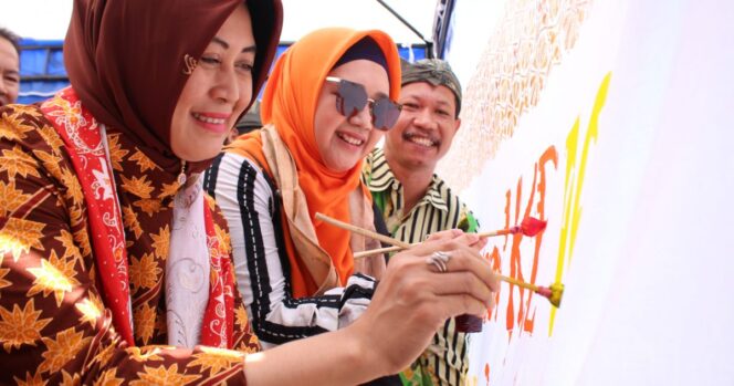 
Pemkab Probolinggo Ajak APBBA Mbatik Bareng