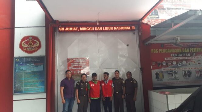 
Diduga Korupsi Berjamaah hingga Rp 2,9 M, Mantan Kades dan Eks Ketua BPD Bulusari Ditangkap