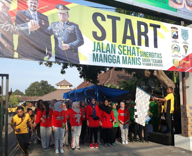 
Polres Probolinggo Kota Gelar Jalan Sehat Sinergitas Mangga Manis