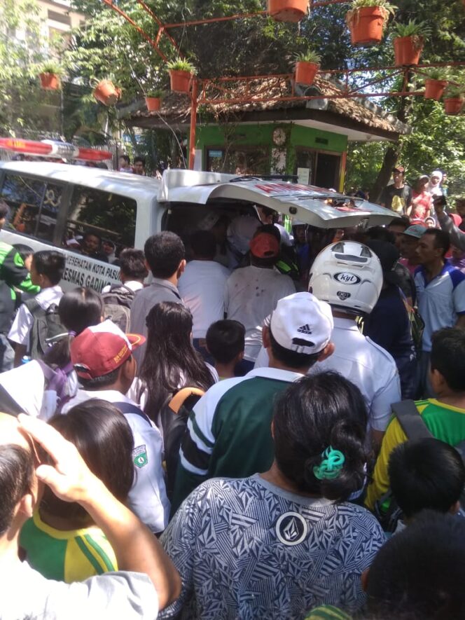 
Bangunan SDN Gentong Ambruk, 2 Tewas dan Puluhan Siswa Alami Luka-luka