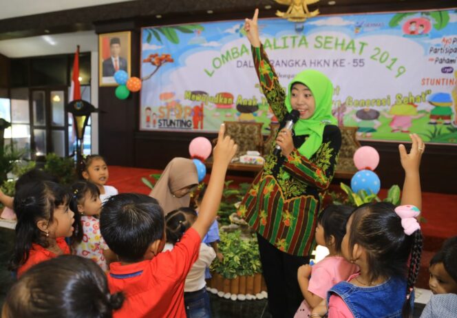 
Lomba Balita Sehat Semarakkan HKN ke-55 di Probolinggo