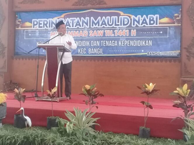 
Hadir di Acara Maulid, Wabup KH Mujib Minta Para Guru Ajarkan Akhlak dan Ilmu Hikmah untuk Siswa