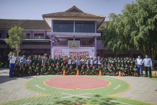 
Peduli Keselamatan Berkendara, MPM Resmikan Sekolah Binaan Safety Riding yang Ketujuh di Jatim