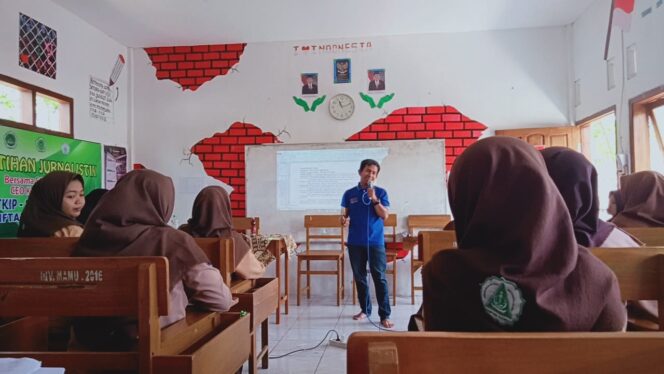 
Tim KKN STKIP-STIT Pasuruan Gelar Pelatihan Jurnalistik di MA Miftahul Ulum Kalirejo 