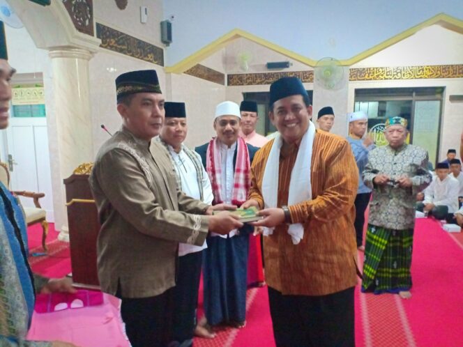 
Kepala Kantor Kemenag Kota Malang Waqafkan 300 Al Quran