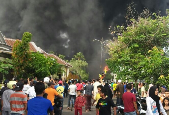 
Breaking News! Gudang Mebel di Gentong Terbakar