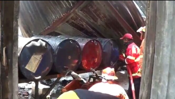 
Pabrik Kasur di Sukorejo Ludes Terbakar