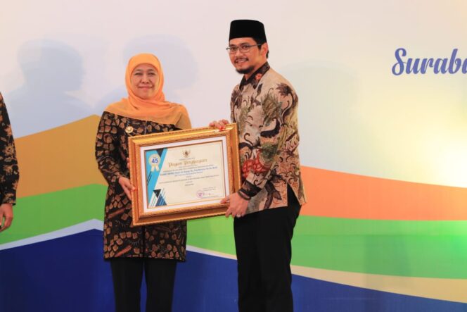 
Puskesmas Gadingrejo Pasuruan Raih Penghargaan Top Inovasi Pelayanan Publik dari Gubernur Jatim
