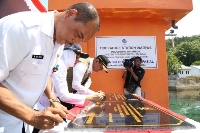 
Empat Kementerian Resmikan Sistem Peringatan Dini Tsunami di Pelabuhan Perikanan Eri