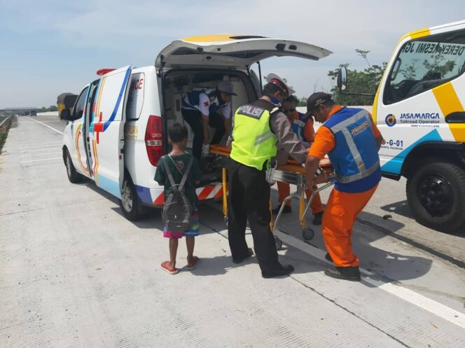 
Sopir Ngantuk, Honda BRV Tabrak Truk Tronton di Tol Gempas, 1 Orang Tewas