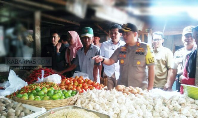 
Antisipasi Penimbunan Sembako, Tim Satgas Pangan Sidak ke Pasar Besar Pasuruan