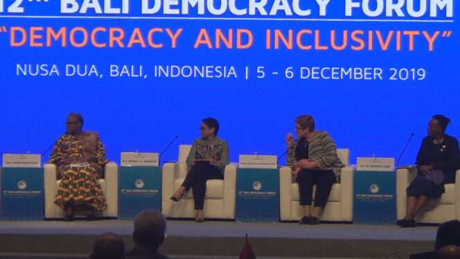 
Menlu Retno Buka BDF ke-12 di Bali