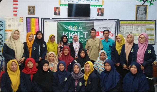 
Tim KKN STKIP – STIT PGRI Pasuruan Ajarkan Tematik Berbasis Pendidikan di MA As-Sholchah