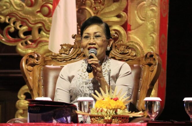 
Putri Koster: Gejala ‘Degradasi’ Sudah Terasa, Jangan Gengsi Gunakan Bahasa Bali