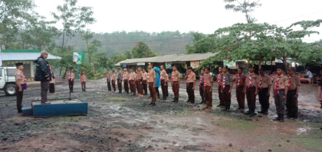 
Meski Diguyur Hujan, Diklat Brigade Penolong Kwarcab Probolinggo Tetap Dilaksanakan