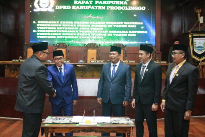 
Seluruh Fraksi di DPRD Kabupaten Probolinggo Setujui Raperda Retribusi Jasa Umum