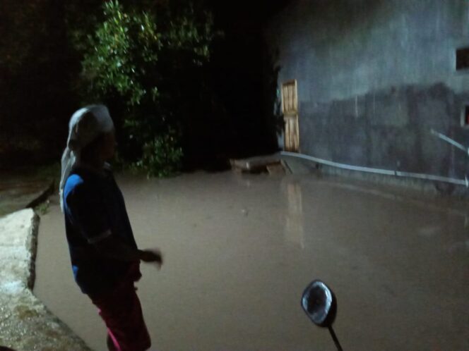 
Hujan Lebat Guyur Wilayah Probolinggo, Warga Desa yang Rawan Terdampak Banjir Panik
