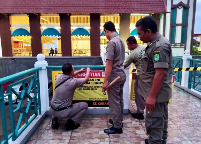 
Satpol PP Akhirnya Tutup Proyek Tanpa Izin di Wisata Cimory