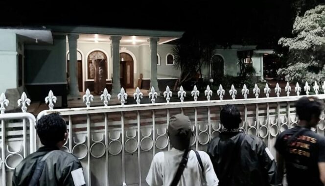 
KPK Geledah Rumah Dinas Bupati Sidoarjo