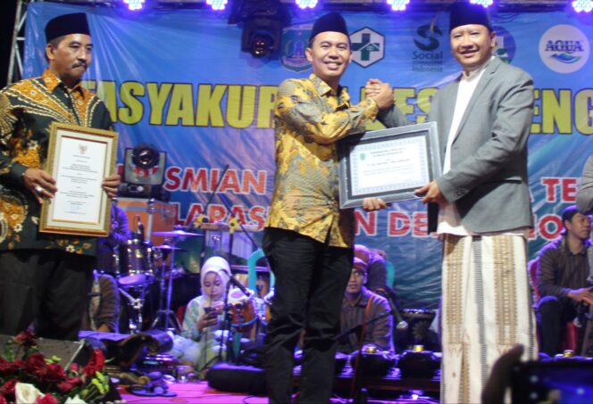 
Pabrik AQUA Keboncandi Terima Penghargaan dari Bupati Pasuruan dalam Pembangunan Bidang Kesehatan