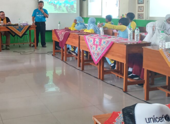
Berkunjung ke Pasuruan, Utusan Unicef Sebut SD Al-Kautsar Jadi Rujukan Nasional Sekolah Inklusi