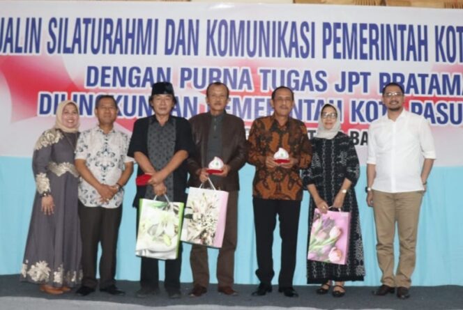 
Ini Pesan Plt Walikota Pasuruan untuk Pejabat Pemkot yang Purna Tugas