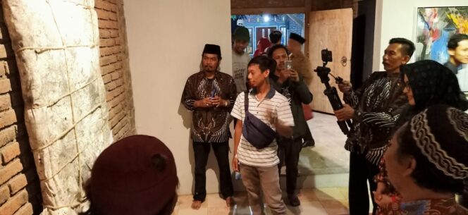 
Pameran Seni Rupa Bertajuk Sarah Sirah Sumendi Sukses Digelar di Pasuruan
