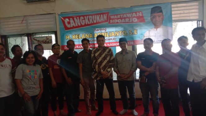 
Ingin Lebih Akrab dengan Wartawan, Mas Kelana Cangkrukan Bareng PWI Sidoarjo