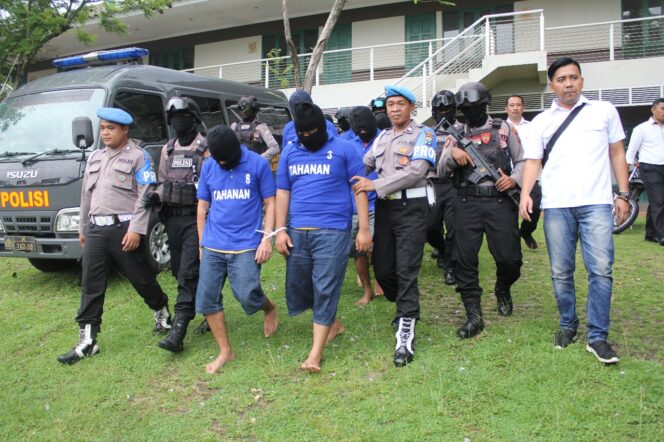 
Home Industri Pembuatan Sabu di Pasuruan Berhasil Dibongkar, Tersangka Terancam 20 Tahun Penjara  