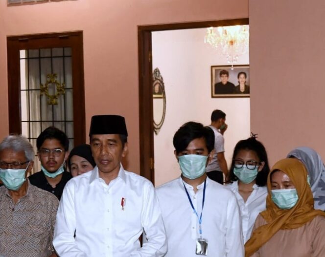 
Presiden Jokowi Mohon Doa Masyarakat Indonesia Untuk Almarhumah Ibunda