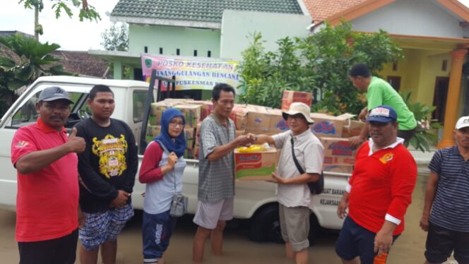 
Kejari Kabupaten Pasuruan Bantu Warga Kedungringin yang Jadi Korban Banjir