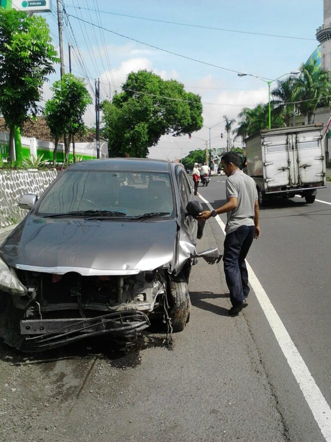 
Benarkah Innova Seruduk Tenda Buruh Mogok Kerja Karena Disengaja? Begini Penjelasan Polisi