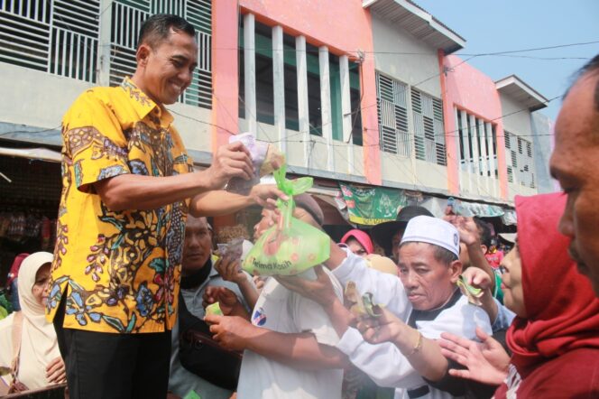 
Cek Harga Komoditi Gula, Disperindag Kabupaten Probolinggo Gelar Operasi Pasar 