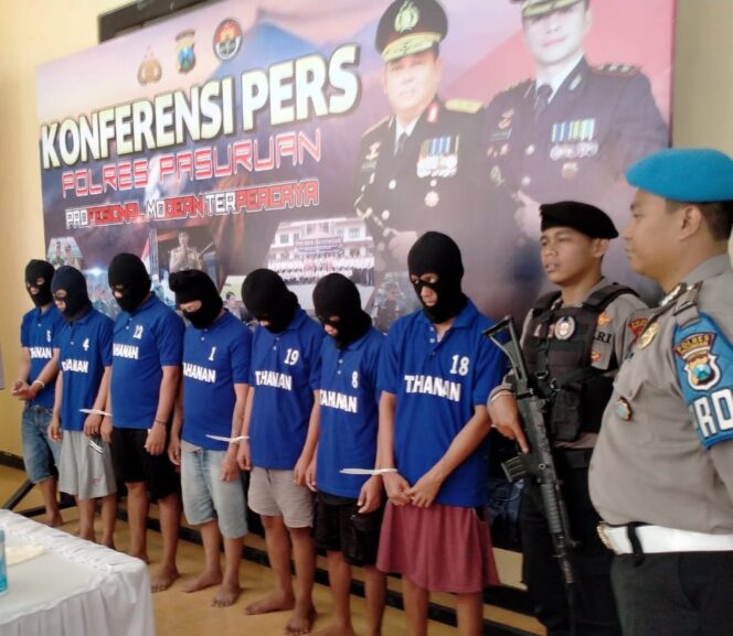 
7 Pengedar Narkoba di Pasuruan Diciduk, Satu Pelaku Kedapatan Bawa Bondet dan Sajam