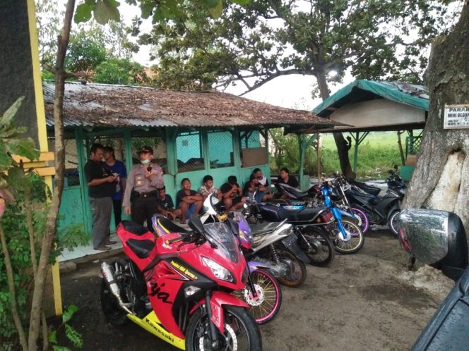 
Duuhh! Belasan Pemuda di Pasuruan Ini Malah Balapan Liar Saat Wabah Corona Merebak