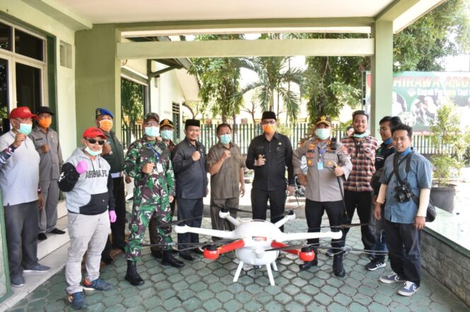 
Plt Walikota Pimpin Langsung Penyemprotan Disinfektan Gunakan Drone Raksasa