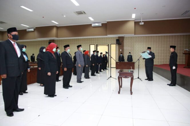
Puluhan Pejabat Eselon III dan IV di Lingkungan Pemkab Probolinggo Dimutasi