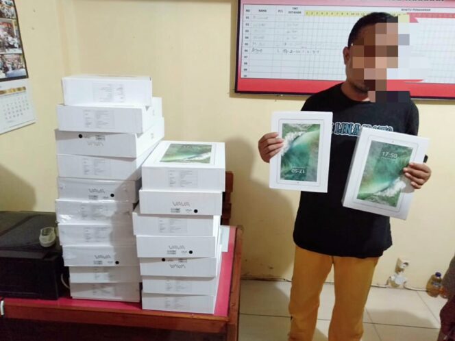 
Gaji Kurang, Tukang Kebun SDN di Pasuruan Curi 19 Ipad Milik Sekolahan
