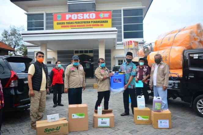 
Yayasan STAPA Center dan Sampoerna Untuk Indonesia Beri Bantuan Penanganan Covid-19 di Kabupaten Pasuruan