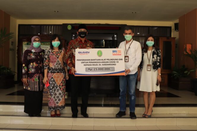
Plt Walikota Pasuruan Terima Bantuan APD dari BRI Cabang Pasuruan