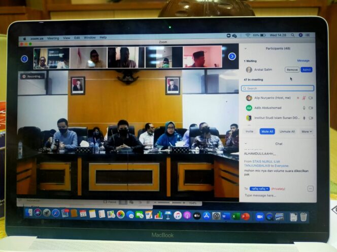 
Kemenag Pusat Serahkan 17 KMA Perguruan Tinggi Keagamaan Islam Baru Secara Online