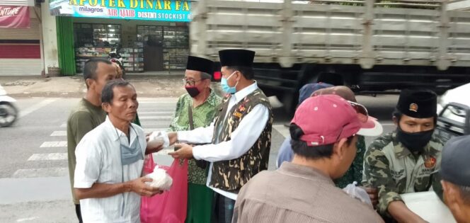 
Hari ke-6 Ramadan, PCNU Kota Pasuruan Terus Berikan Paket Buka Puasa untuk Masyarakat