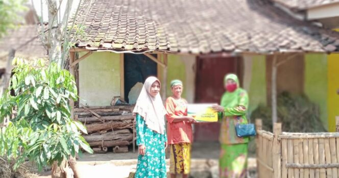 
Baznas Probolinggo Beri Bantuan 3000 Sembako untuk Masyarakat Terdampak Covid-19