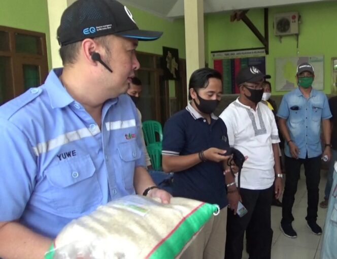 
Peduli Dampak Covid-19, BJB Bagikan Ratusan Sembako
