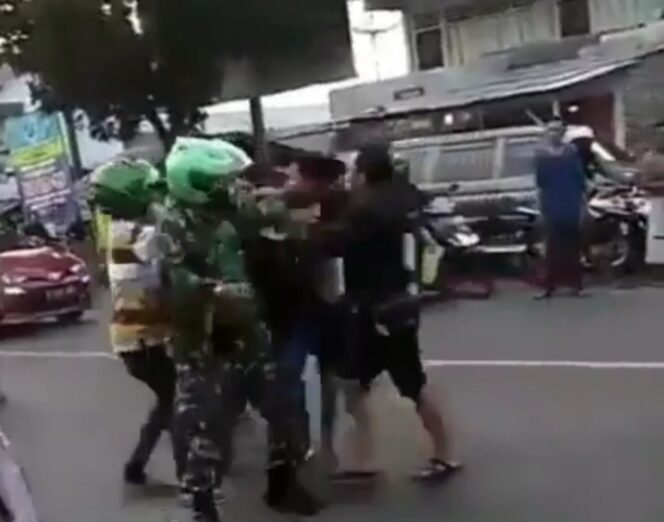 
Viral Anggota TNI AL Dikeroyok 2 Pemuda Mabuk di Probolinggo
