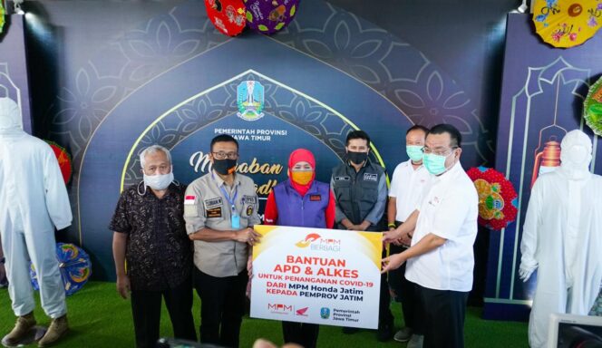 
Peduli Kesehatan Masyarakat, MPM Honda Jatim Salurkan Donasi Alat Kesehatan Senilai Rp 3,1 M 