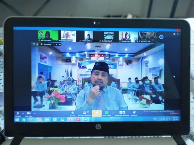 
Kemenag Serahkan KMA Perubahan Bentuk dan Pendirian PTKI Swasta Baru Tahap II