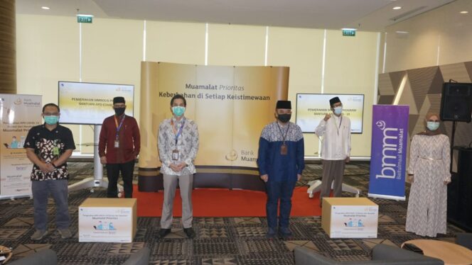 
Peringati Milad Ke-28, Bank Muamalat Donasi Ribuan APD untuk Tenaga