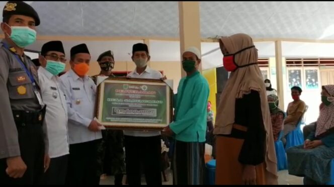 
Ini Pesan Wabup Gus Mujib untuk Penerima BLT DD Tahun 2020